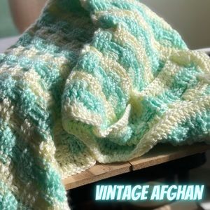 Vintage Handmade Basket Weave Mint Blue/Green Lap Blanket  36”x 26” Afghan